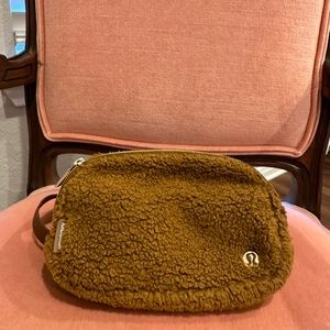 Lululemon Fleece Belt Bag (brown)! Great condition!
